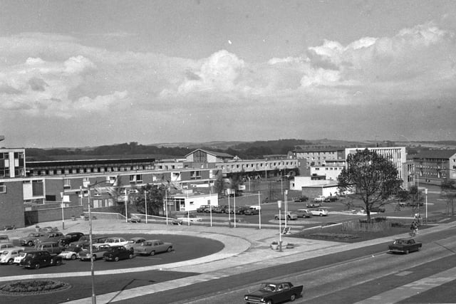 12 pictures showing how the Kingdom Centre in Glenrothes was built ...