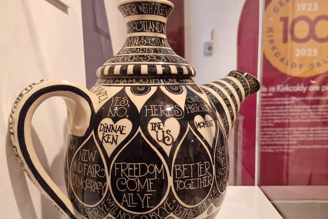 The Referendum Teapot created by artist Susan McGill (Pic: OnFife)