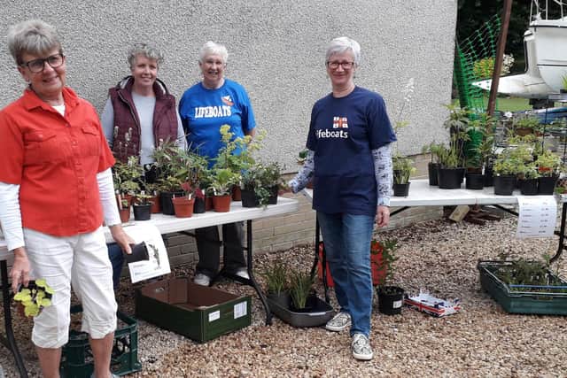 Kinghorn RNLI lifeboat fundraisers have held their Pop Up Plant Trail in Kinghorn and Dalgety Bay raising £5,220 for the RNLI charity.