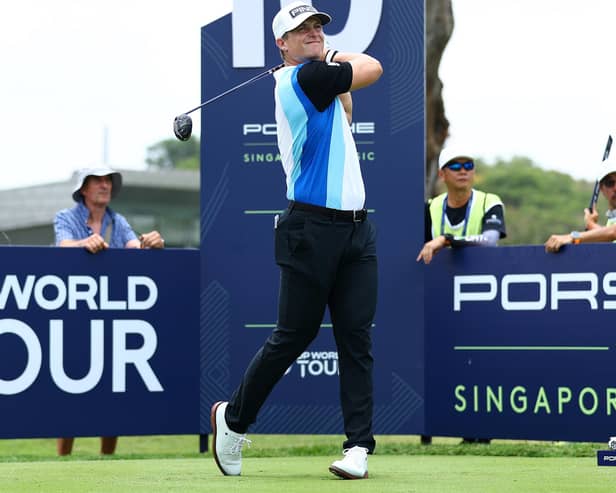 Hill driving off on 10th in Singapore (Pic Yong Teck Lim/Getty)