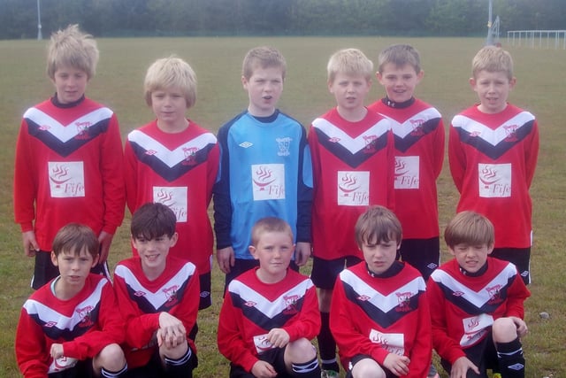 Glenrothes Strollers 2002 Colts sporting their new strips