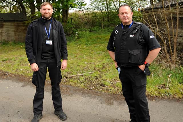Safer communities officers, Aaron Campbell and Ronnie Barlow. Pic: Fife Photo Agency.