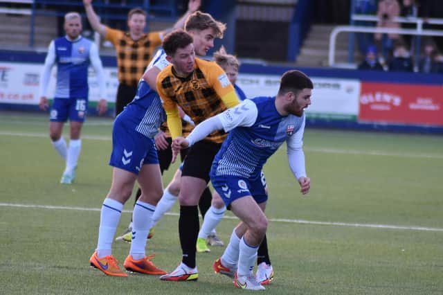 East Fife's Pat Slattery finds himself crowded out by the Mo midfield. Pic by Kenny Mackay