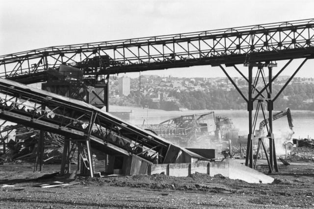 The colliery  being dismantled in July 1989.