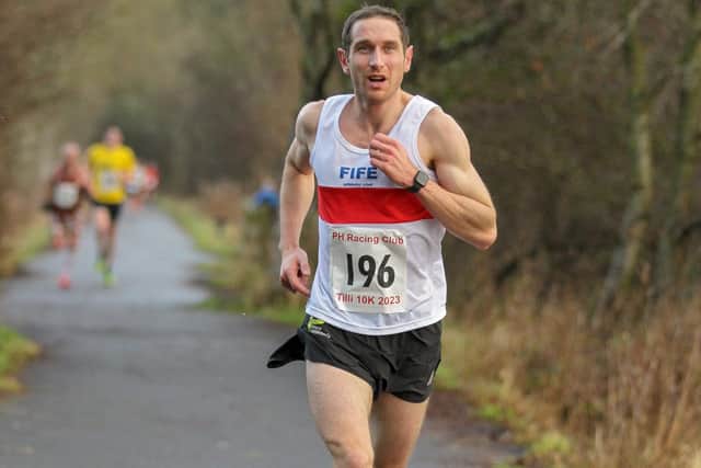 On his way to a 10k distance PB of 34:26 is Thomas Gambino