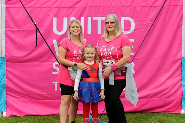 Race for Life 2021   - Carrie Deavin with daughter Nova , age 5, and great grandmother Blue White. Pic: Fife Photo Agency