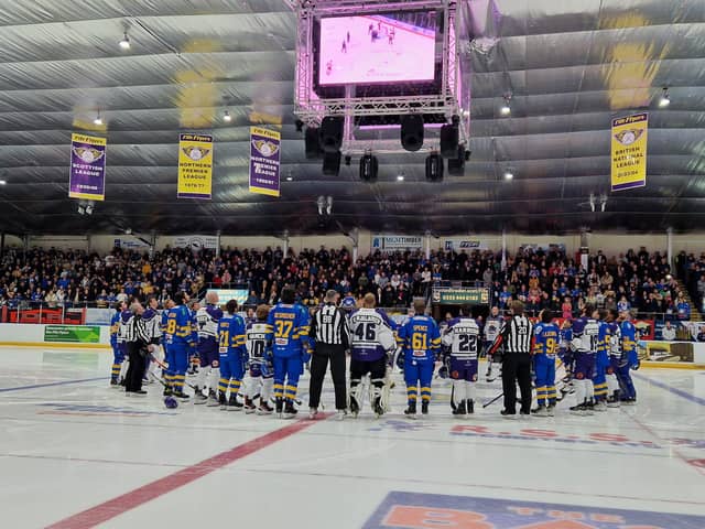 Players and coaches from Fife Flyers and Glasgow Clan pay tribute (Pic: Fife Free Press)