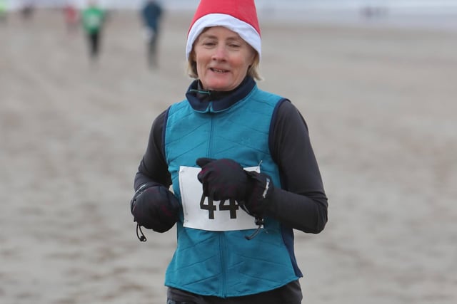 Anster Haddies' Pamela Cruickshanks was 24th in their Santa's Sleigh of Fire 5k beach race at St Andrews on Sunday in 25:38