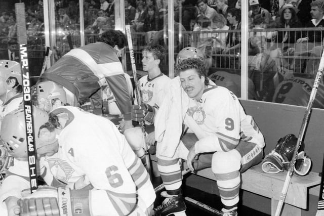 Fife Flyers, Norwich Union Cup final at Birmingham NEC, 1986  - coach Chic Cottrell speaks to his players. In the foreground are Dave Stoyanovich and Neil Abel.(Pic: Fife Free Press/Bill Dickman)
