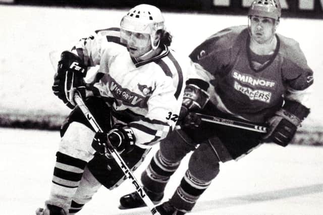 Fife Flyers - Rick Fera shadowed by his former Murrayfield Racers' line-mate, Tony Hand  (Pic: Bill Dickman/FFP) 