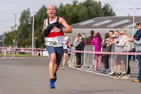 Fife AC's Derek Rae running at the Stirling 10K