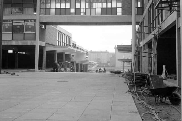 12 pictures showing how the Kingdom Centre in Glenrothes was built ...