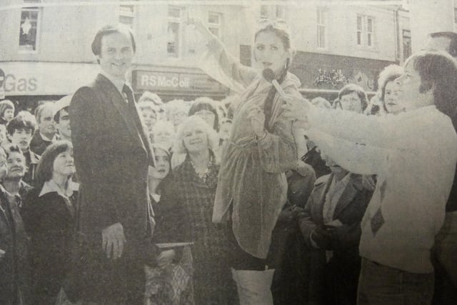 Who knew that Miss World opened Burtons in Kirkcaldy's High Street?!The year was 1979 and Miss World, Silvana Surez from Argentina, cut the ribbon at the menswear store.