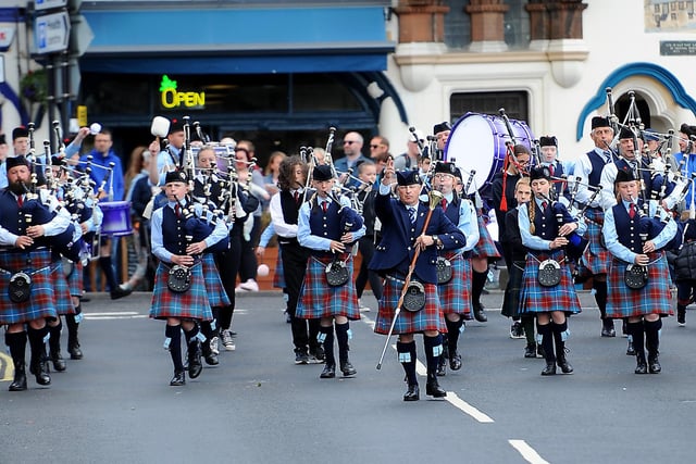 Pipes and drums prepare to lead the parade. (Pic: Fife Photo Agency)