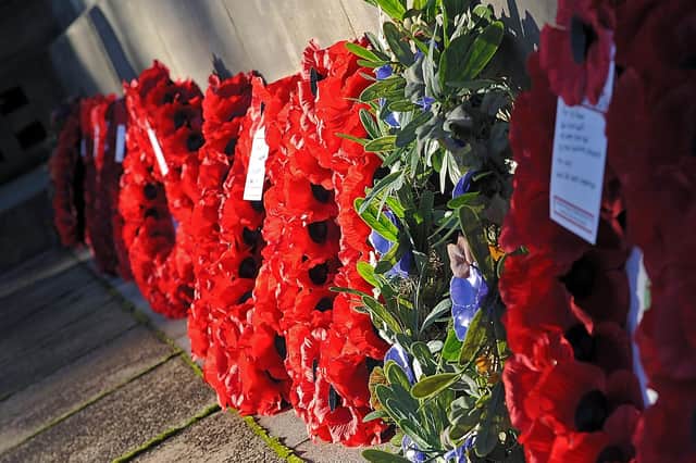 Wreaths laid at Kirkcaldy War Memorial (Pic: Fife Free Press/Neil Doig)
