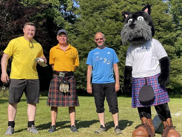Dan Carlin, heavies competitor, Richard Cleary Ceres games president and charity director, Jim Parker managing director from Fife Properties and Hamish, the Scottish Building Society mascot