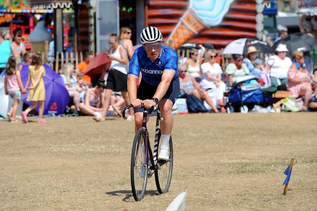The hot weather was testing for all the competitors, including the cyclists