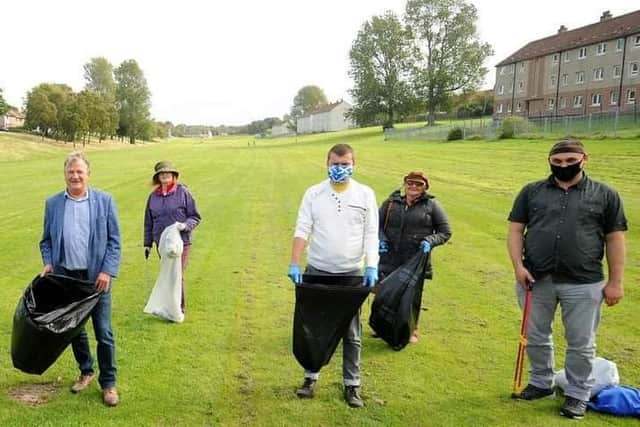 Keep Our Fields Tidy group on a previous litter pick last September, (from left to right) David Torrance MSP, Cllr Lesley Backhouse, Kieran Patterson, Yvonne Gilfillan and Peter Docherty. Pic: Fife Photo Agency.