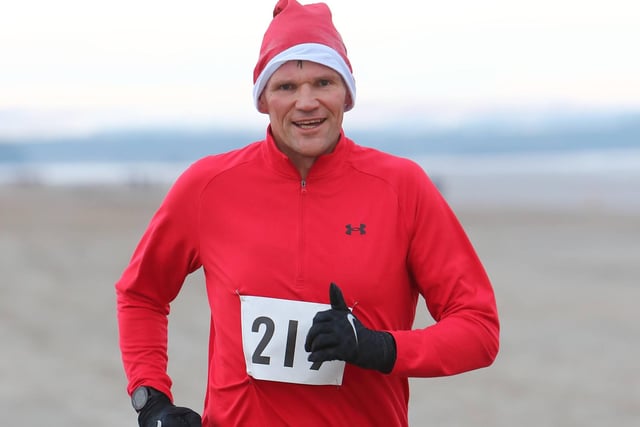 Anster Haddies' Eric Anderson was seventh in their Santa's Sleigh of Fire 5k beach race at St Andrews on Sunday in 22:03