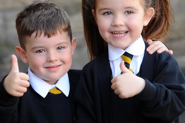 KIRKCALDY.  Dysart Primary School.  P1 pupils Jaxon Mowbray, age 4, and Ella Lowe, age 5.  Fife Free Press P1 photograph supplement 2022 cover photograph.  Pic Walter Neilson.