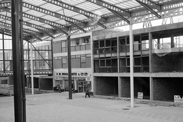 12 pictures showing how the Kingdom Centre in Glenrothes was built ...