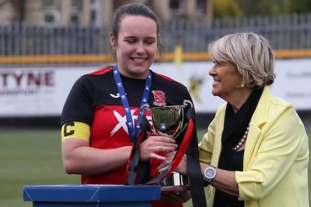 Strollers captain Lucy Bryant receives trophy from Scottish women's football ambassador Rose Reilly