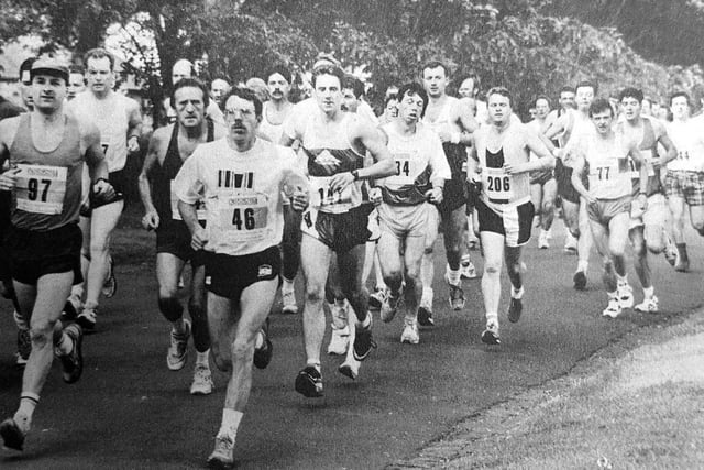 Runners at the Kirkcaldy half marathon in 1993