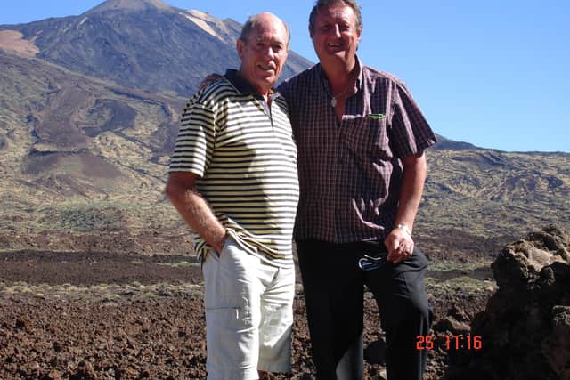 John Lowe (l) with fellow darts legend, the late Eric Bristow.