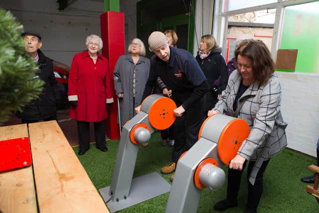 Andrew Bowie demonstrates a generator  made possible with the help or the Chest, Heart & Stroke Society in Kirkcaldy.