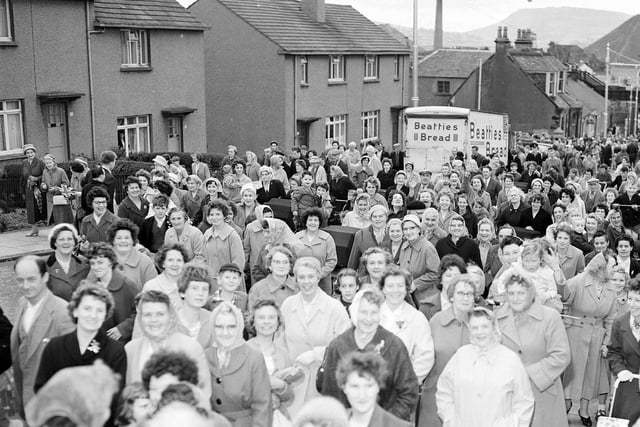 The crowd gathered in Lochgelly to see the Queen in 1961.