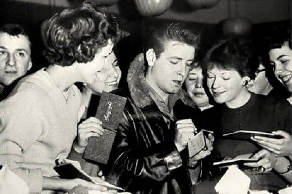 Eddie Cochran signing autographs for fans (Pic: Submitted)