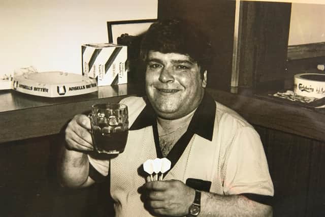 Jocky Wilson -darts and a pint in his hand (Pic:  Wullie Burness)