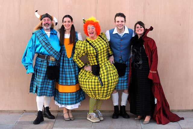 The cast of Ya Wee Sleeping Beauty. Credit- Fife Photo Agency