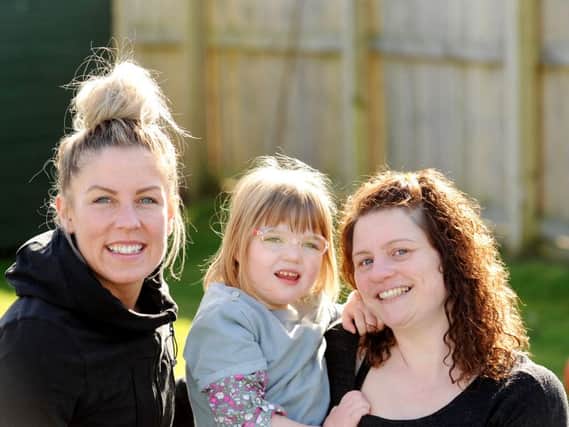 Kerry Wilkie, of Mumafit with Jessica Lessels (4)  and her mum Karen. Pic: Fife Photo Agency.