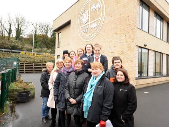 Cllr Susan Leslie with reps from the Parent Council and former pupils Joanna Barron, Olivia Bett, Eilidh Paul, Kirstin Armstrong and Alicia Thomson  who designed the Logo  - 
credit - FPA  -