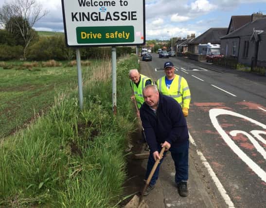 Volunteers have taken to cleaning the paths themselves after Fife Council failed to respond to concerns.