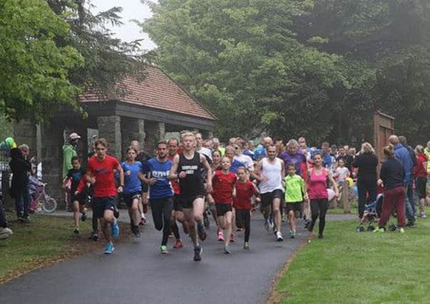 And they're off - the start of St Andrews parkrun's fourth birthday run.  (Picture by Tony Linney.)