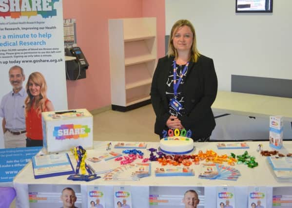Share Project Assistant, Joanne Robertson, at the Victoria Hospital, Kirkcaldy, celebrating surpassing the landmark 20,000 sign-ups.