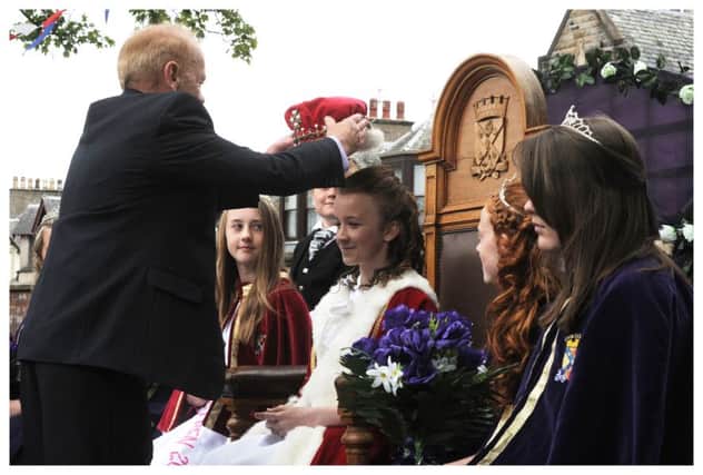 Rose Queen 2016 Alisha Auchterlonie is crowned by former St Agatha's Primary School janitor Alex Laing. All pictures by George McLuskie.