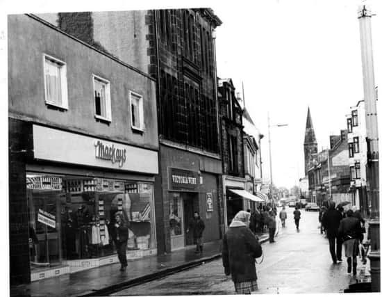 Leven High Street 1980s. Courtesy of Methil Heritage Centre.