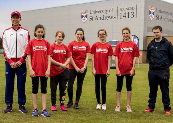 St Andrews University gave 600 youngsters from NE Fife primary schools a taster of Olmpic and Paralympic events.
Leading  para-athlete Derek Rae (left) was on hand to offer encouragement