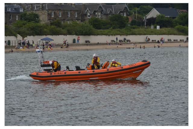 Queensferry lifeboat races to the scene. Picture: George McLuskie.