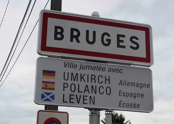 A sign in Bruges showing the town is twinned with Leven