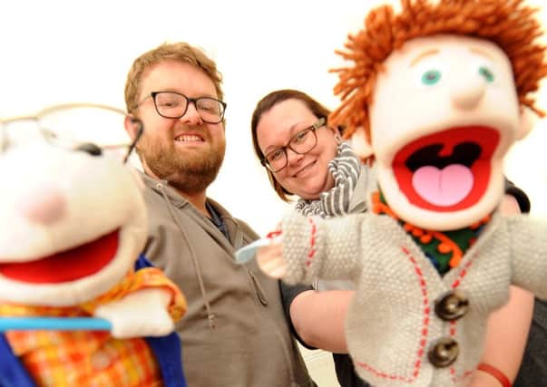 West Mill Bridge - Kirkcaldy - Fife -  
Andrew Coull & Beth Hamilton-Cardus of community theatre comedy group SUIT & PACE with puppet characters Malcolm the mouse and Finn - 
credit - fife photo agency.