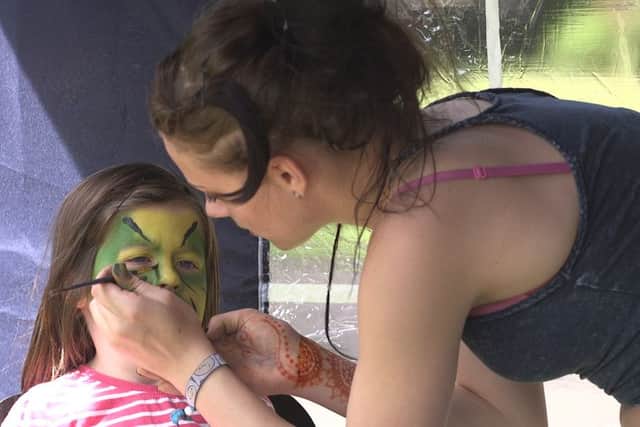 Face painting at Festival16