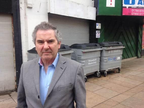 Roger Mullin is helping residents and traders with the communal bin problem in the east end of Kirkcaldy High Street.