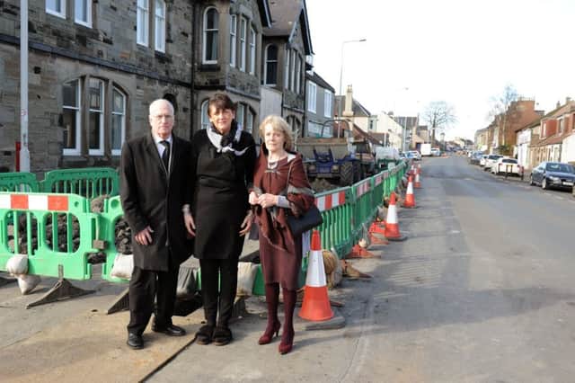 Glenrothes councillor Ross Vetraino with shop owners  Jill Muir and Margaret Delmeastro at the roadworks in Thornton. (Pic George McLuskie).