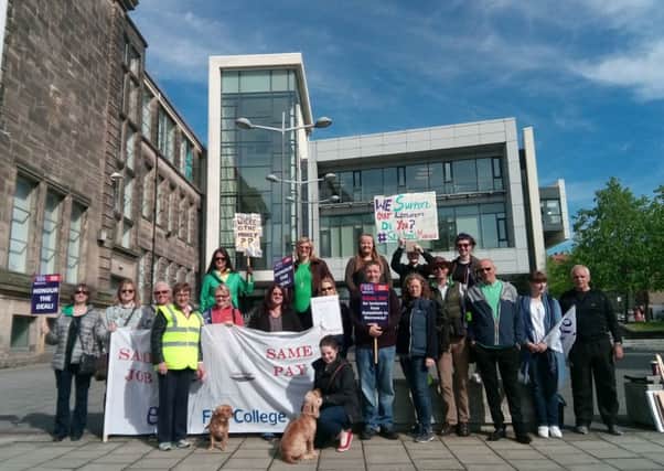 Fife College Lecturers on strike outside the St Brycedale campus