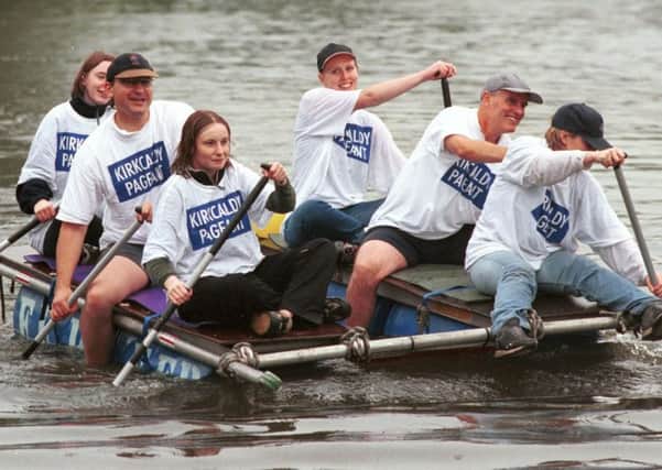 Kirkcaldy Pageant 2000 - boat race at Beveridge Park. The Fife Free Press team