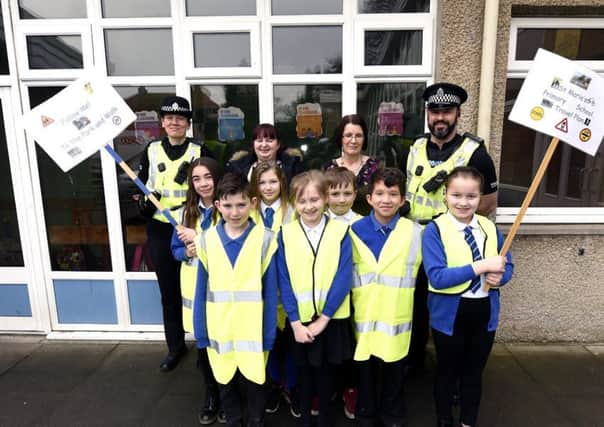 From left: PC Kinga Miskiewicz, Robyn Stephen, Mrs Smith, PC Mark cCulloch and senior pupils launch the Travel Plan. Pic by Fife Photo Agency